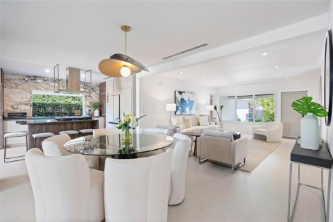 Снять в аренду виллу или дом в Майами-Бич, Флорида 5 спален, 221.66м2, № 1998529 - фото 2