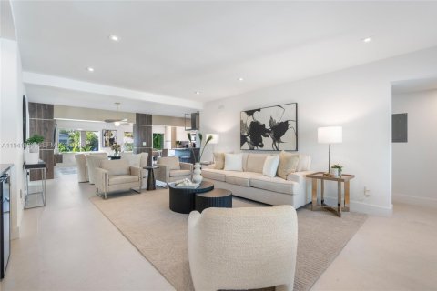 Снять в аренду виллу или дом в Майами-Бич, Флорида 5 спален, 221.66м2, № 1998529 - фото 6