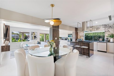 Снять в аренду виллу или дом в Майами-Бич, Флорида 5 спален, 221.66м2, № 1998529 - фото 3