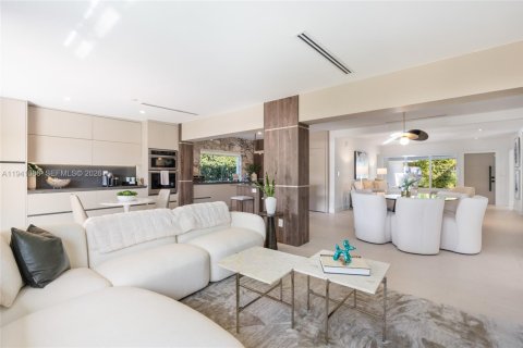 Снять в аренду виллу или дом в Майами-Бич, Флорида 5 спален, 221.66м2, № 1998529 - фото 8