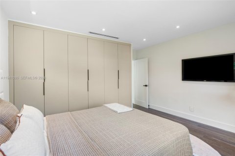 Снять в аренду виллу или дом в Майами-Бич, Флорида 5 спален, 221.66м2, № 1998529 - фото 16