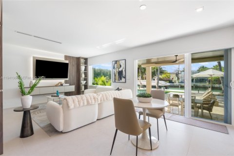 Снять в аренду виллу или дом в Майами-Бич, Флорида 5 спален, 221.66м2, № 1998529 - фото 4