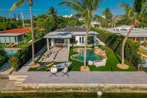 Снять в аренду виллу или дом в Майами-Бич, Флорида 5 спален, 221.66м2, № 1998529 - фото 29