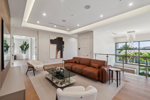 House in Boca Raton, Florida 5 bedrooms, 467.67 sq.m. № 2181163 - photo 25