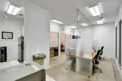 Immobilier commercial à vendre à Miami, Floride № 1007007 - photo 25