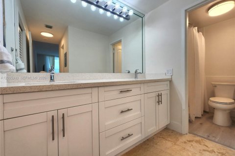 Condo in Hollywood, Florida, 2 bedrooms  № 2070158 - photo 13