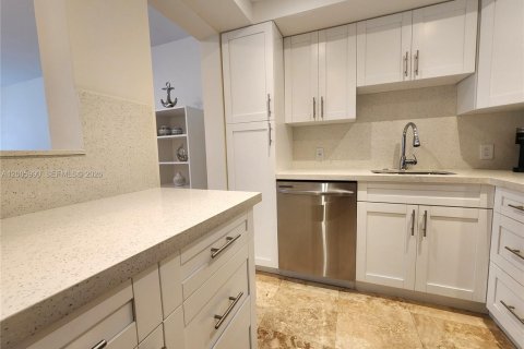Condo in Hollywood, Florida, 2 bedrooms  № 2070158 - photo 7