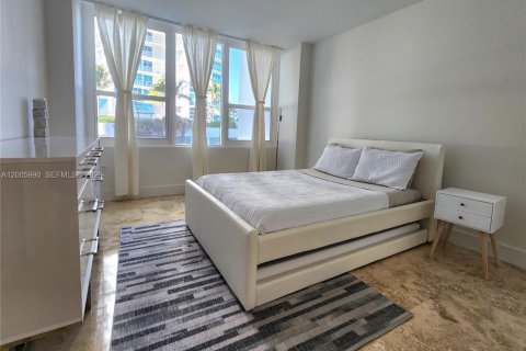 Condo in Hollywood, Florida, 2 bedrooms  № 2070158 - photo 16