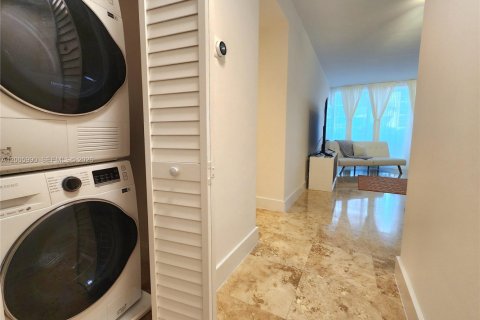 Condo in Hollywood, Florida, 2 bedrooms  № 2070158 - photo 8