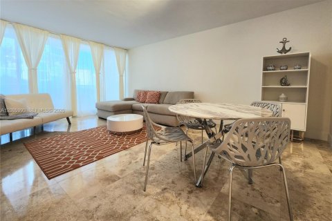 Condo in Hollywood, Florida, 2 bedrooms  № 2070158 - photo 4