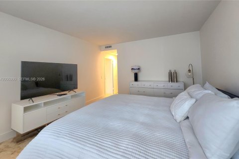 Condo in Hollywood, Florida, 2 bedrooms  № 2070158 - photo 12
