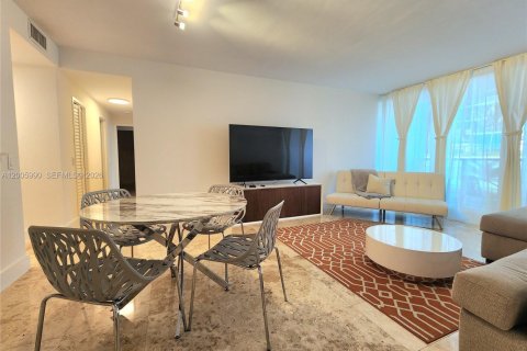 Condo in Hollywood, Florida, 2 bedrooms  № 2070158 - photo 3