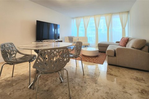 Condo in Hollywood, Florida, 2 bedrooms  № 2070158 - photo 9