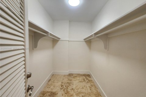 Condo in Hollywood, Florida, 2 bedrooms  № 2070158 - photo 15