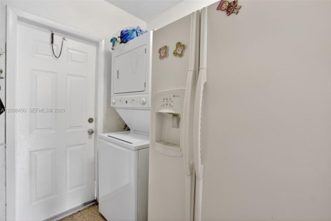 Propiedad comercial en venta en Miami, Florida, 233 m2 № 2170729 - foto 5