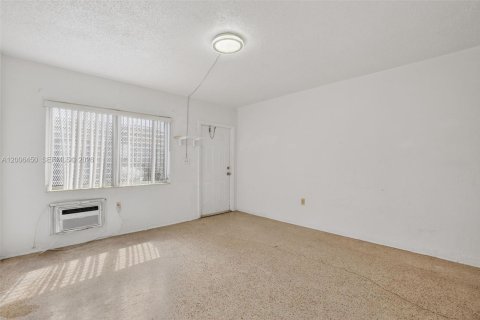 Propiedad comercial en venta en Miami, Florida, 233 m2 № 2170729 - foto 9