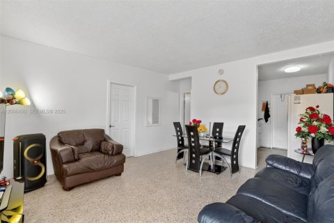 Propiedad comercial en venta en Miami, Florida, 233 m2 № 2170729 - foto 2