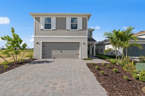 House in Bradenton, Florida 5 bedrooms, 242.94 sq.m. № 2259516