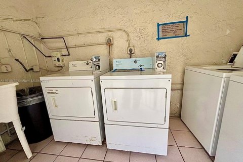 Condo in Miami Beach, Florida, 2 bedrooms  № 1966604 - photo 16