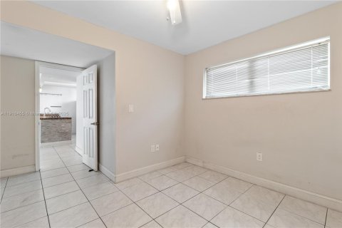 Condo in Miami Beach, Florida, 2 bedrooms  № 1966604 - photo 13