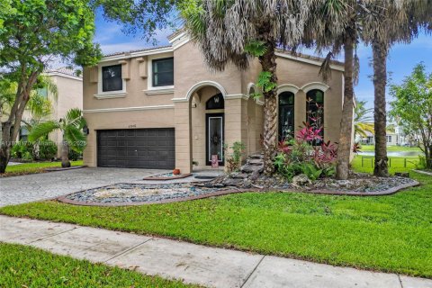 House in Miramar, Florida 4 bedrooms, 222.13 sq.m. № 1760843 - photo 2