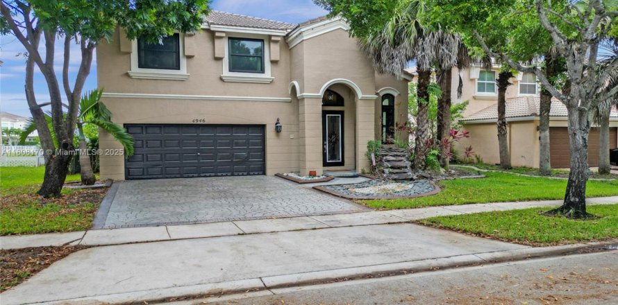 House in Miramar, Florida 4 bedrooms, 222.13 sq.m. № 1760843