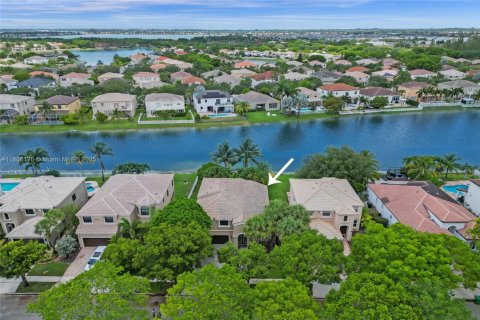 House in Miramar, Florida 4 bedrooms, 222.13 sq.m. № 1760843 - photo 3