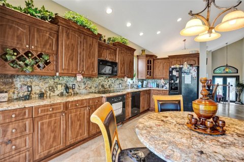 House in Miramar, Florida 4 bedrooms, 222.13 sq.m. № 1760843 - photo 20