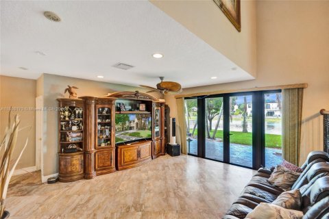 House in Miramar, Florida 4 bedrooms, 222.13 sq.m. № 1760843 - photo 11