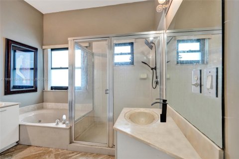 House in Miramar, Florida 4 bedrooms, 222.13 sq.m. № 1760843 - photo 29