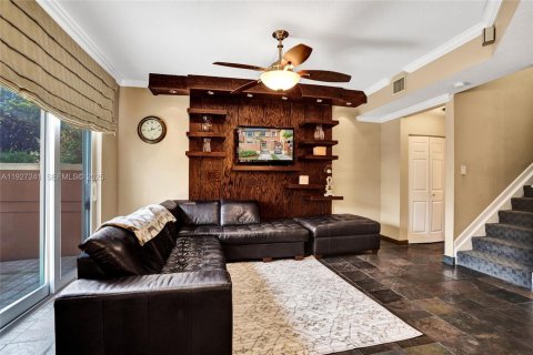 Townhouse in Fort Lauderdale, Florida 2 bedrooms, 102.19 sq.m. № 1989049 - photo 11