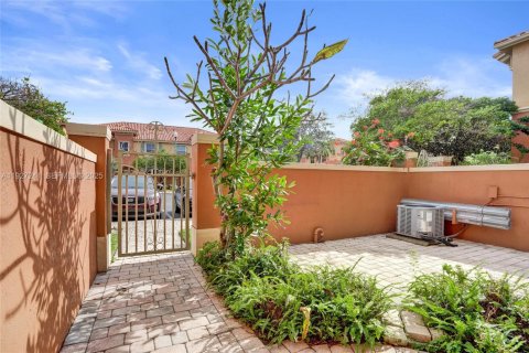 Townhouse in Fort Lauderdale, Florida 2 bedrooms, 102.19 sq.m. № 1989049 - photo 6