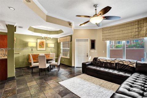 Townhouse in Fort Lauderdale, Florida 2 bedrooms, 102.19 sq.m. № 1989049 - photo 13