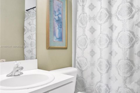 Townhouse in Fort Lauderdale, Florida 2 bedrooms, 102.19 sq.m. № 1989049 - photo 28