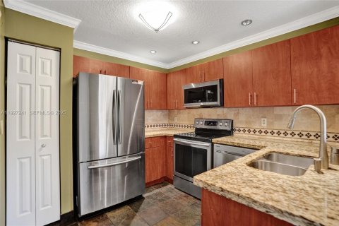 Townhouse in Fort Lauderdale, Florida 2 bedrooms, 102.19 sq.m. № 1989049 - photo 18