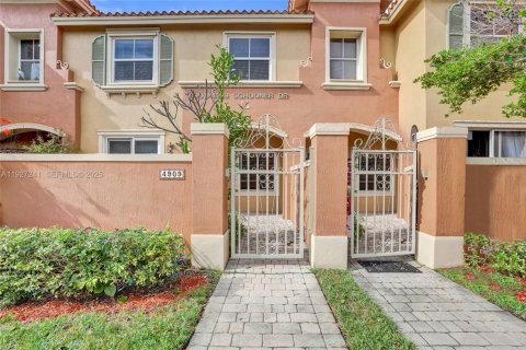 Townhouse in Fort Lauderdale, Florida 2 bedrooms, 102.19 sq.m. № 1989049 - photo 3