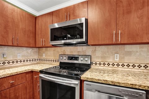 Townhouse in Fort Lauderdale, Florida 2 bedrooms, 102.19 sq.m. № 1989049 - photo 20