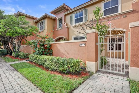 Townhouse in Fort Lauderdale, Florida 2 bedrooms, 102.19 sq.m. № 1989049 - photo 2