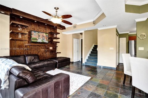 Townhouse in Fort Lauderdale, Florida 2 bedrooms, 102.19 sq.m. № 1989049 - photo 10