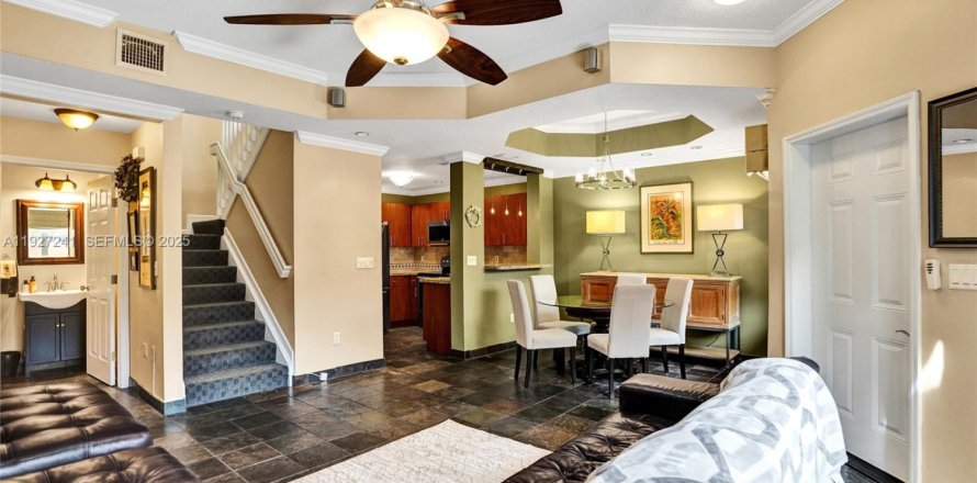 Townhouse in Fort Lauderdale, Florida 2 bedrooms, 102.19 sq.m. № 1989049