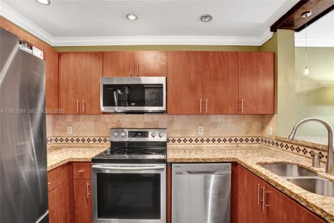 Townhouse in Fort Lauderdale, Florida 2 bedrooms, 102.19 sq.m. № 1989049 - photo 19