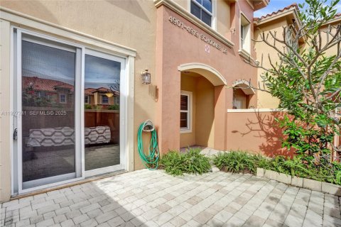 Townhouse in Fort Lauderdale, Florida 2 bedrooms, 102.19 sq.m. № 1989049 - photo 8