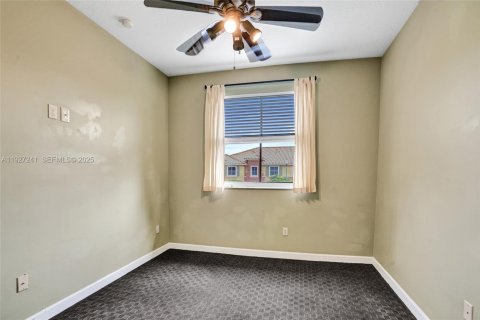 Townhouse in Fort Lauderdale, Florida 2 bedrooms, 102.19 sq.m. № 1989049 - photo 24