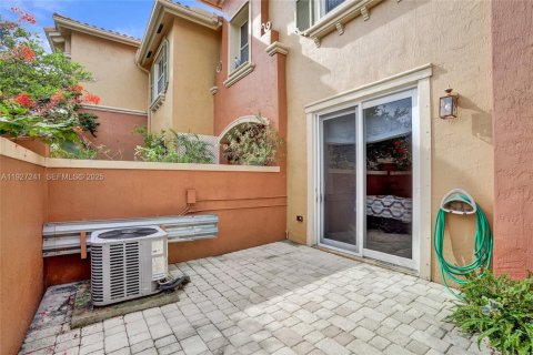 Townhouse in Fort Lauderdale, Florida 2 bedrooms, 102.19 sq.m. № 1989049 - photo 7