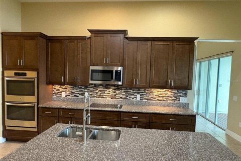 House in Kissimmee, Florida 3 bedrooms, 255.48 sq.m. № 2152278 - photo 25