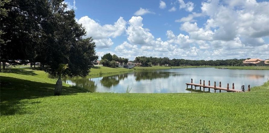House in Kissimmee, Florida 3 bedrooms, 255.48 sq.m. № 2152278