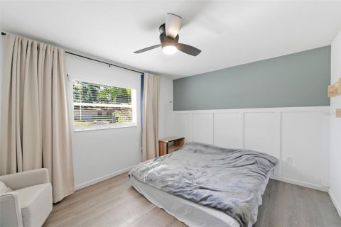 House in Saint Petersburg, Florida 3 bedrooms, 119.94 sq.m. № 2209610 - photo 28