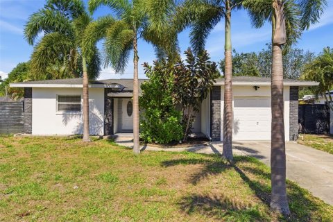 Casa en Saint Petersburg, Florida 3 dormitorios, 119.94 m2 № 2209610