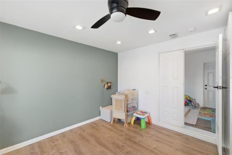 House in Saint Petersburg, Florida 3 bedrooms, 119.94 sq.m. № 2209610 - photo 10