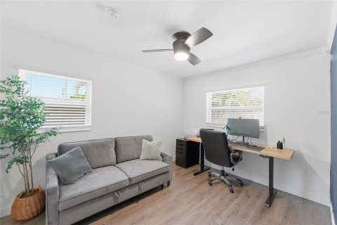 House in Saint Petersburg, Florida 3 bedrooms, 119.94 sq.m. № 2209610 - photo 23
